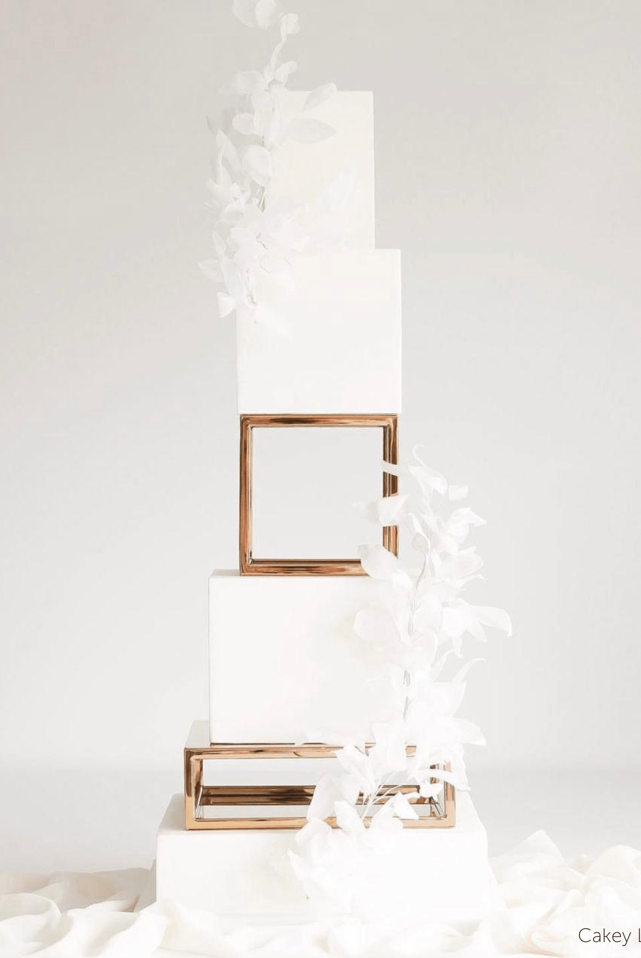 PropBundles - Set of Three - Square and Rectangle Metallic Cake Separators and 14" Plinth - Prop Options