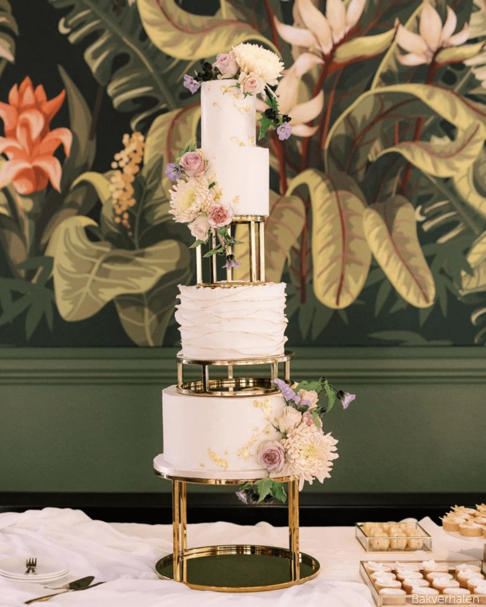 PropBundles - Set of Two - 6" & 10" Round Metallic Cake Separators and Stands - Prop Options