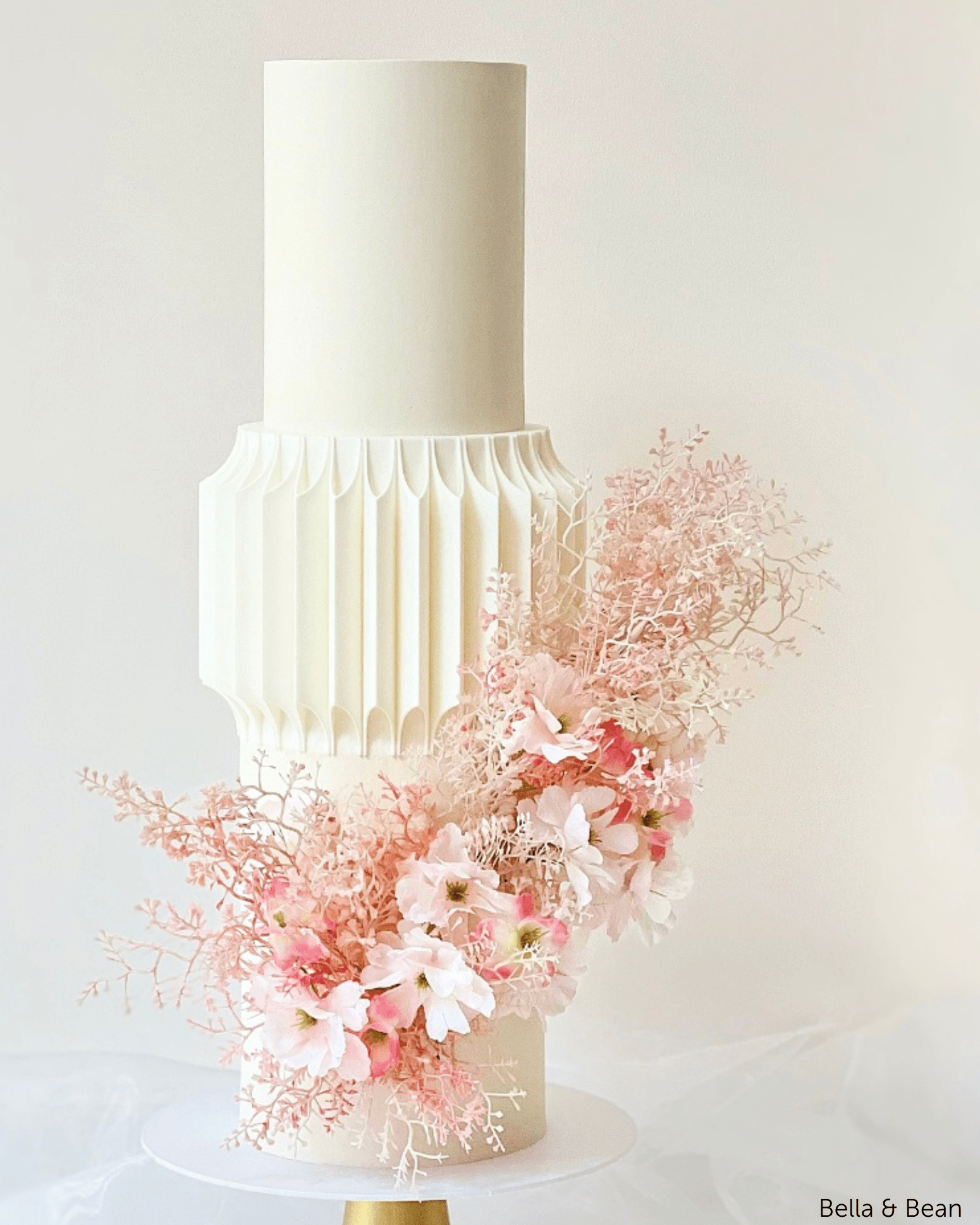 Round Fluted Cake Separator - Prop Options