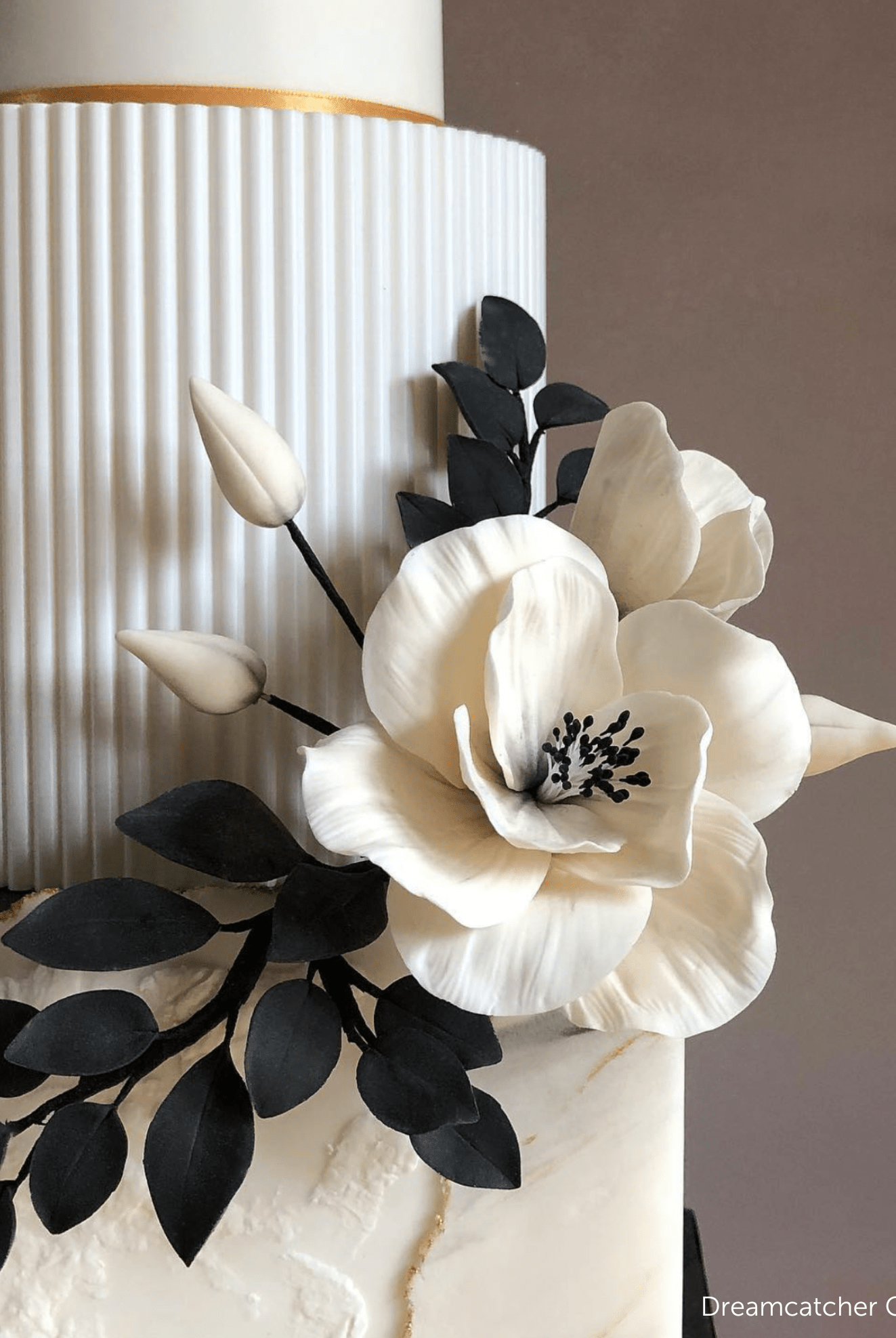 Round Reeded Cake Separator - Prop Options