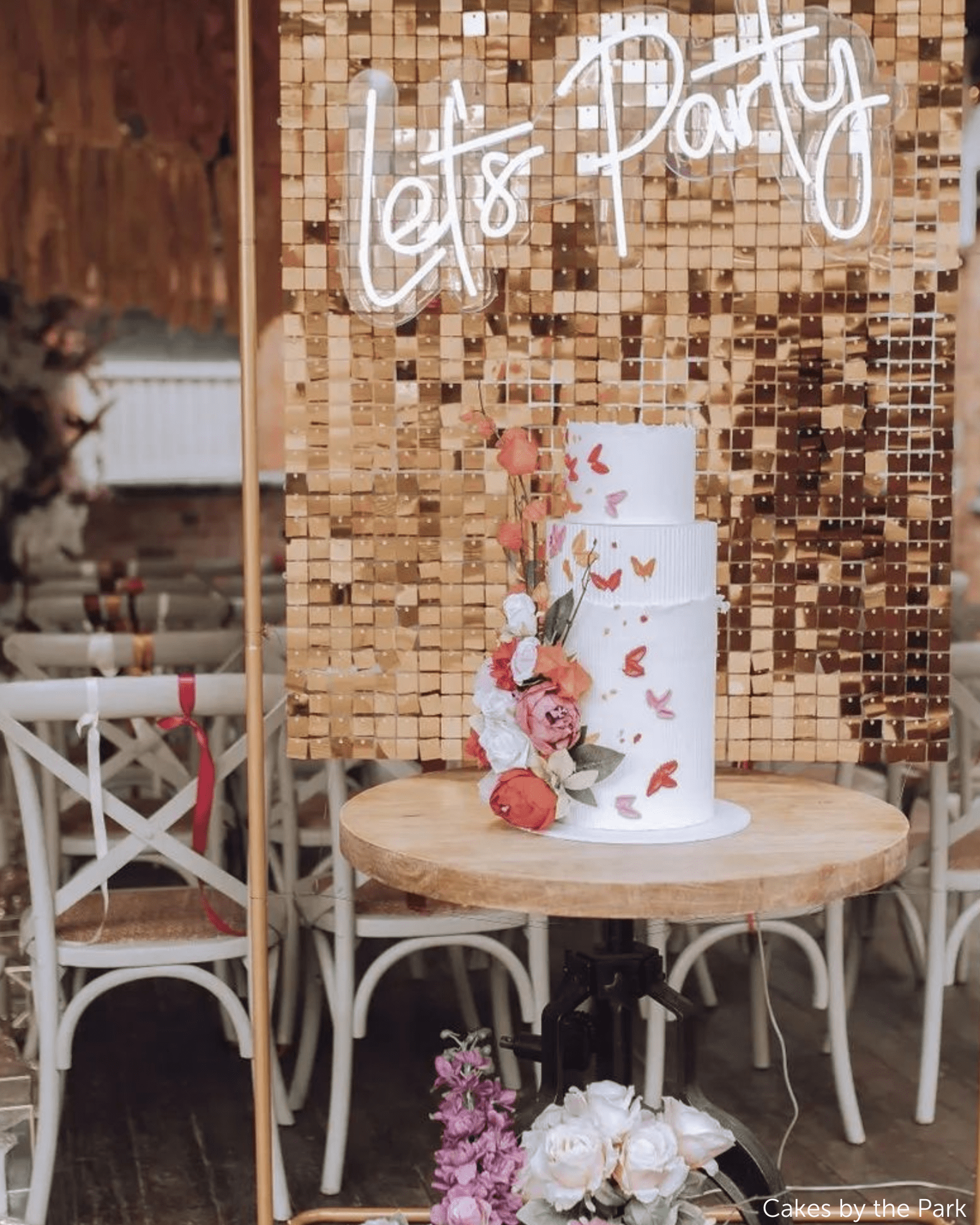 Round Reeded Cake Separator - Prop Options