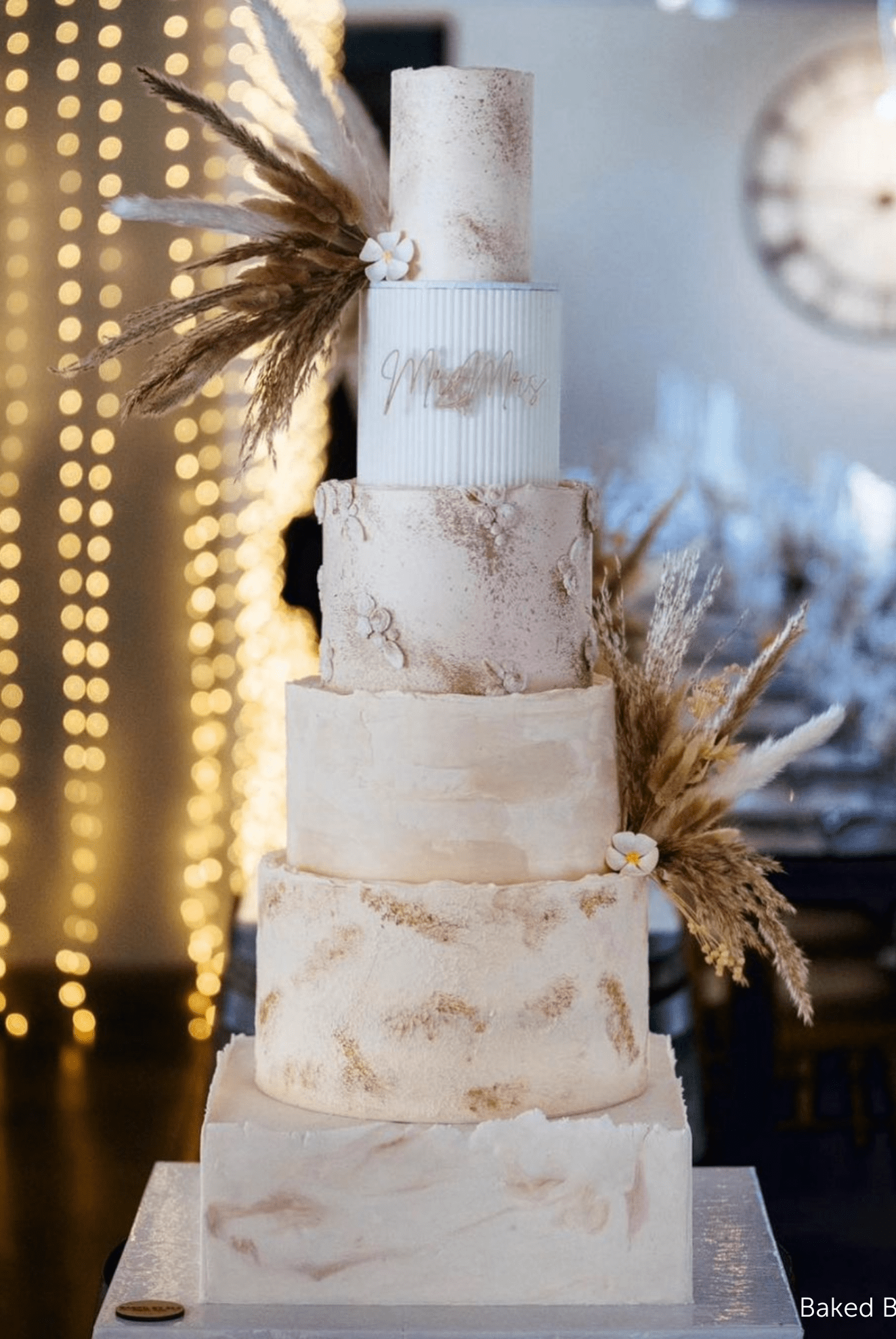 Round Reeded Cake Separator - Prop Options