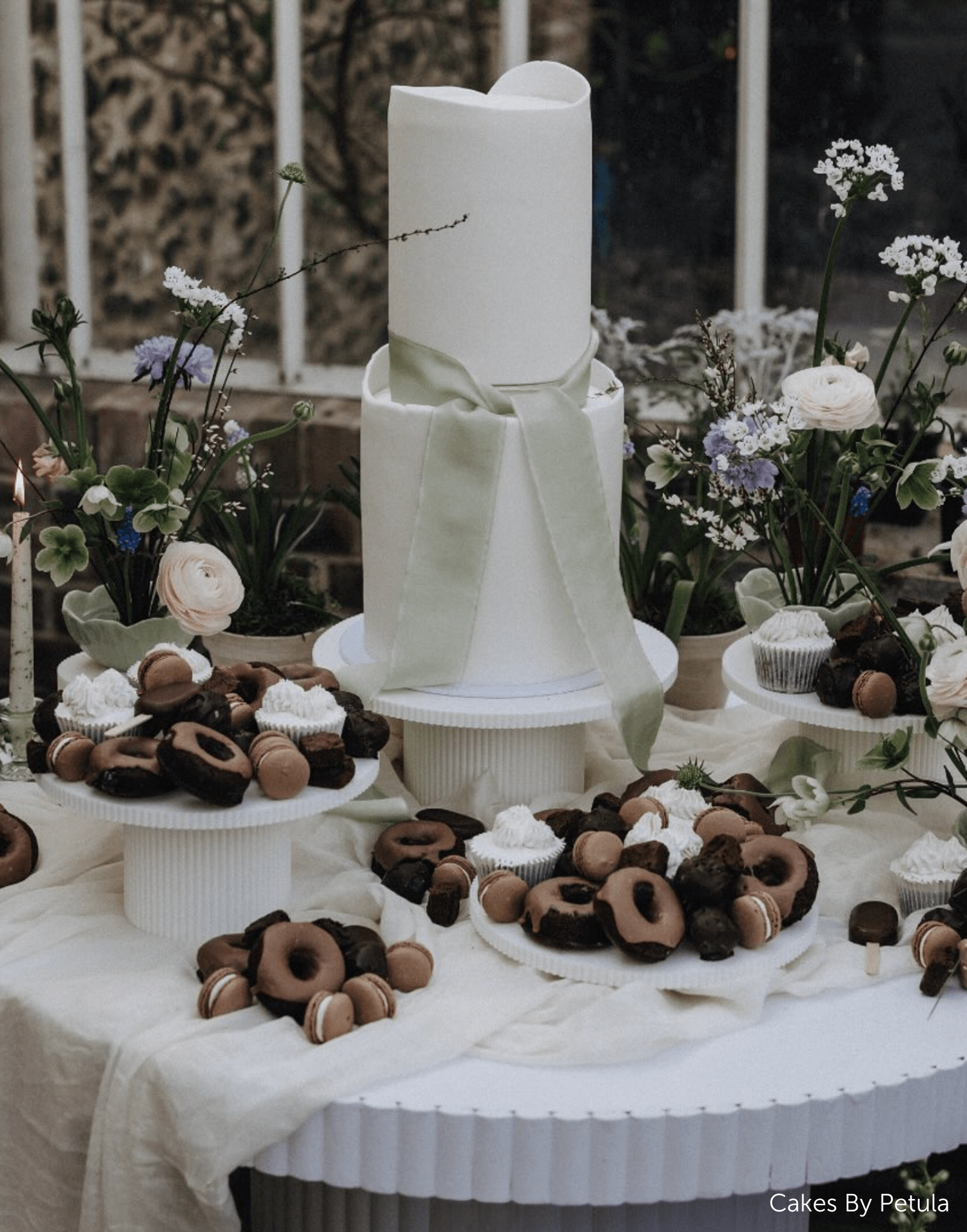 Round Reeded Cake Stand - Prop Options