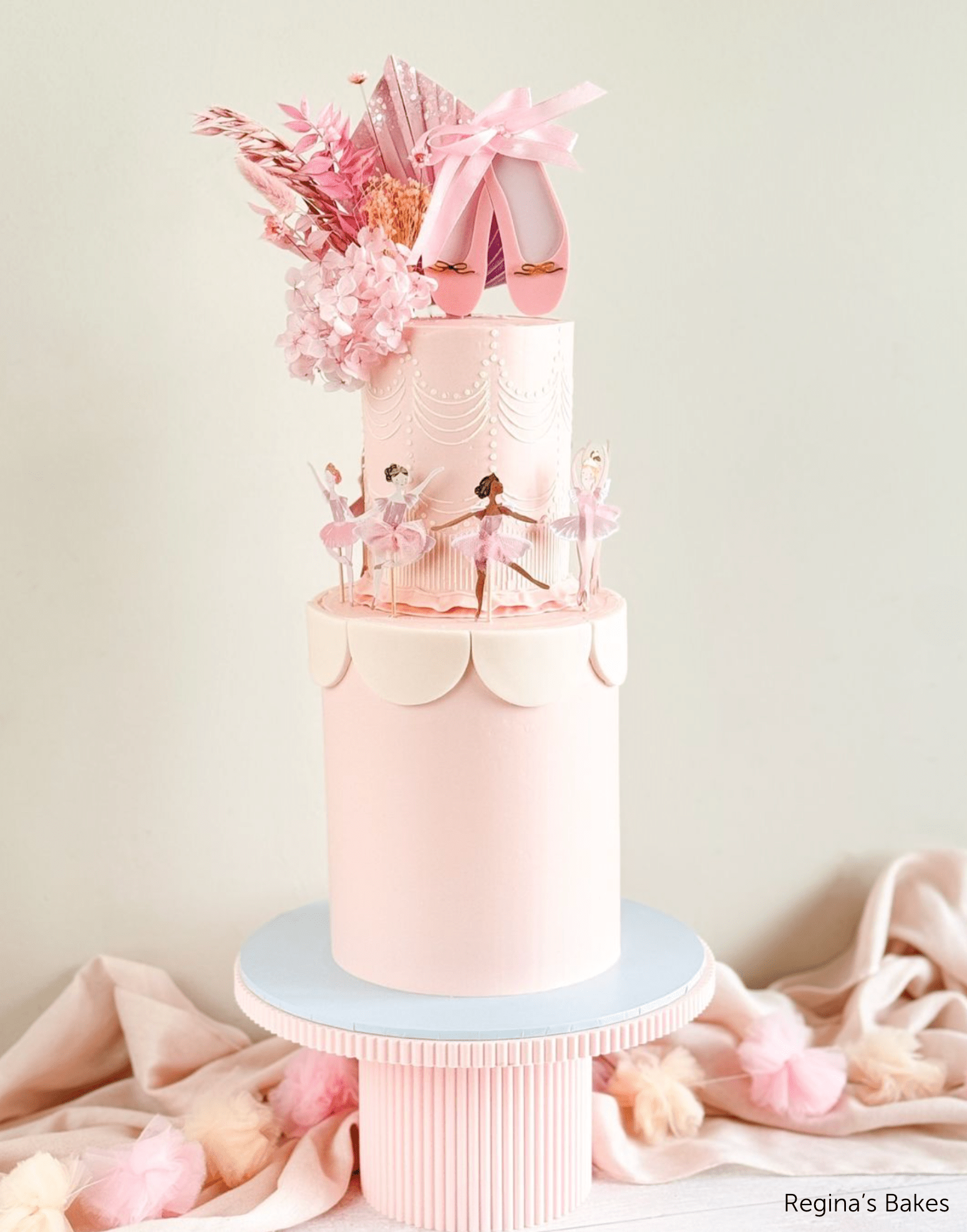 Round Reeded Cake Stand - Prop Options