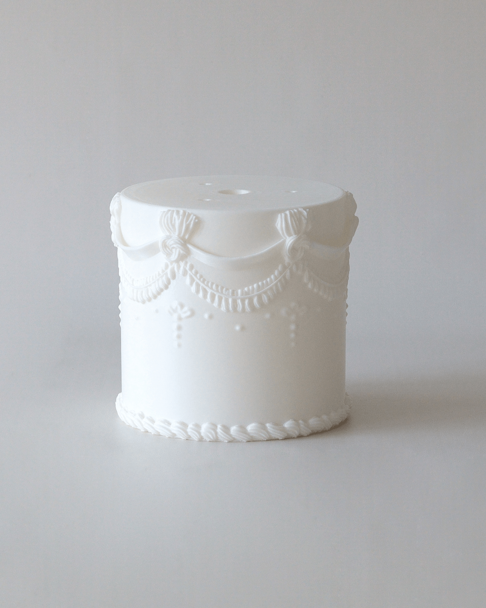 The Lambeth Cake Separator - Prop Options