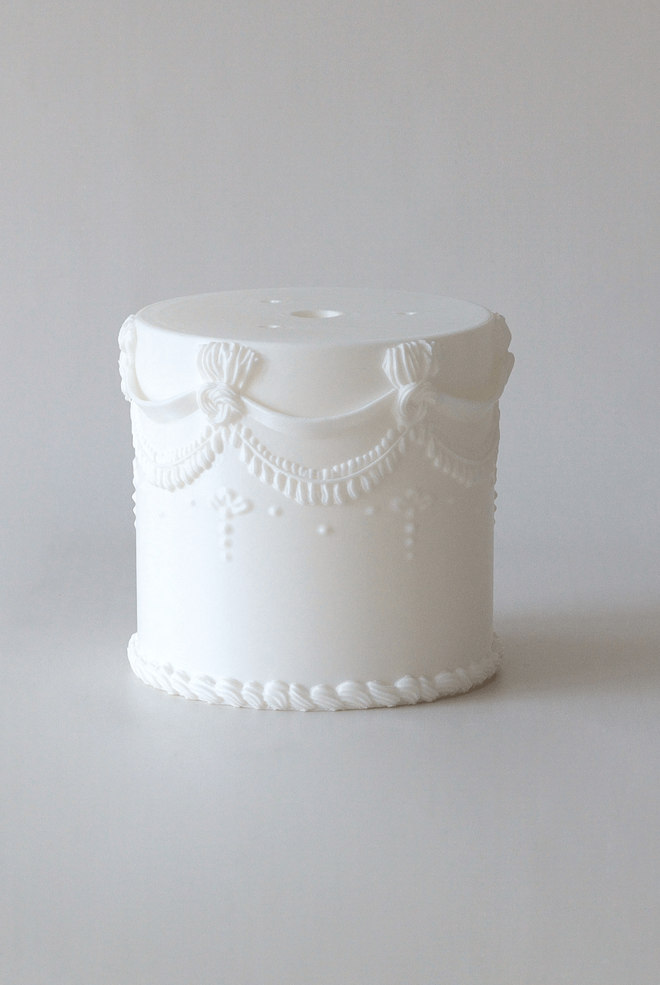 The Lambeth Cake Separator - Prop Options