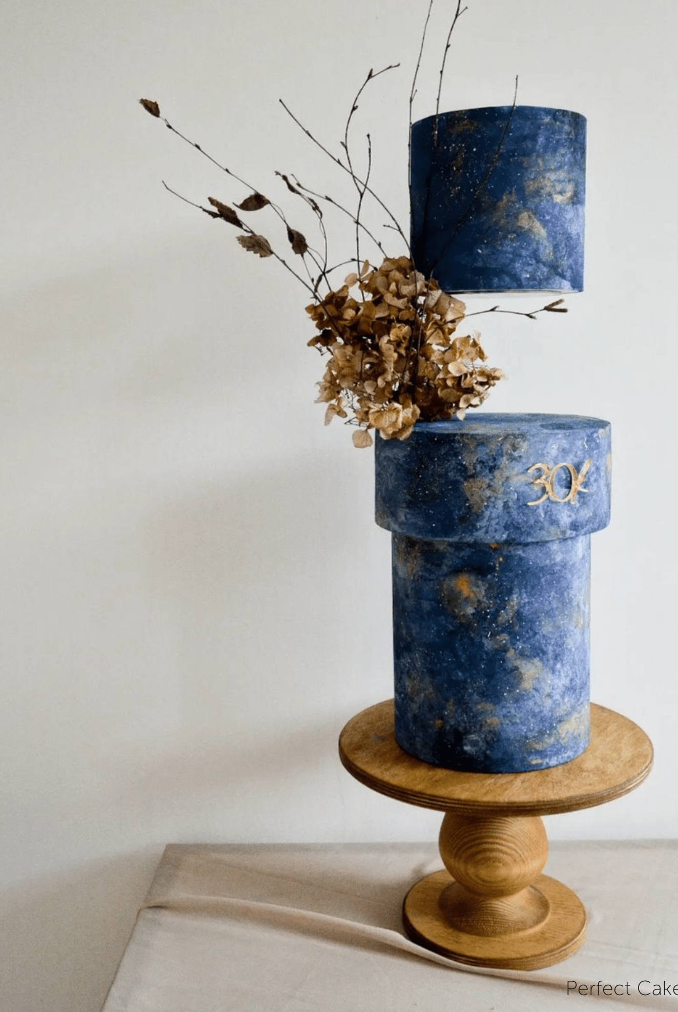 The Teardrop Scandinavian birch stand - Prop Options