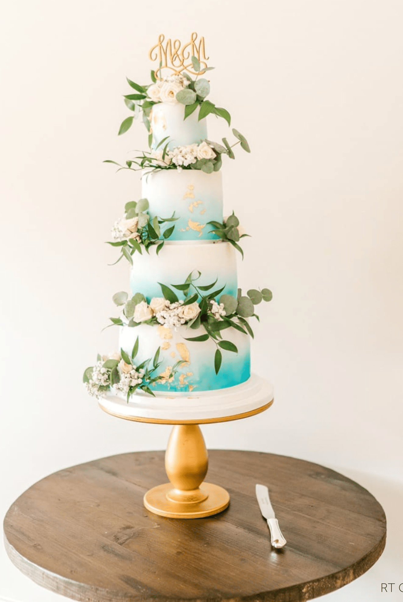 The Teardrop Scandinavian birch stand - Prop Options