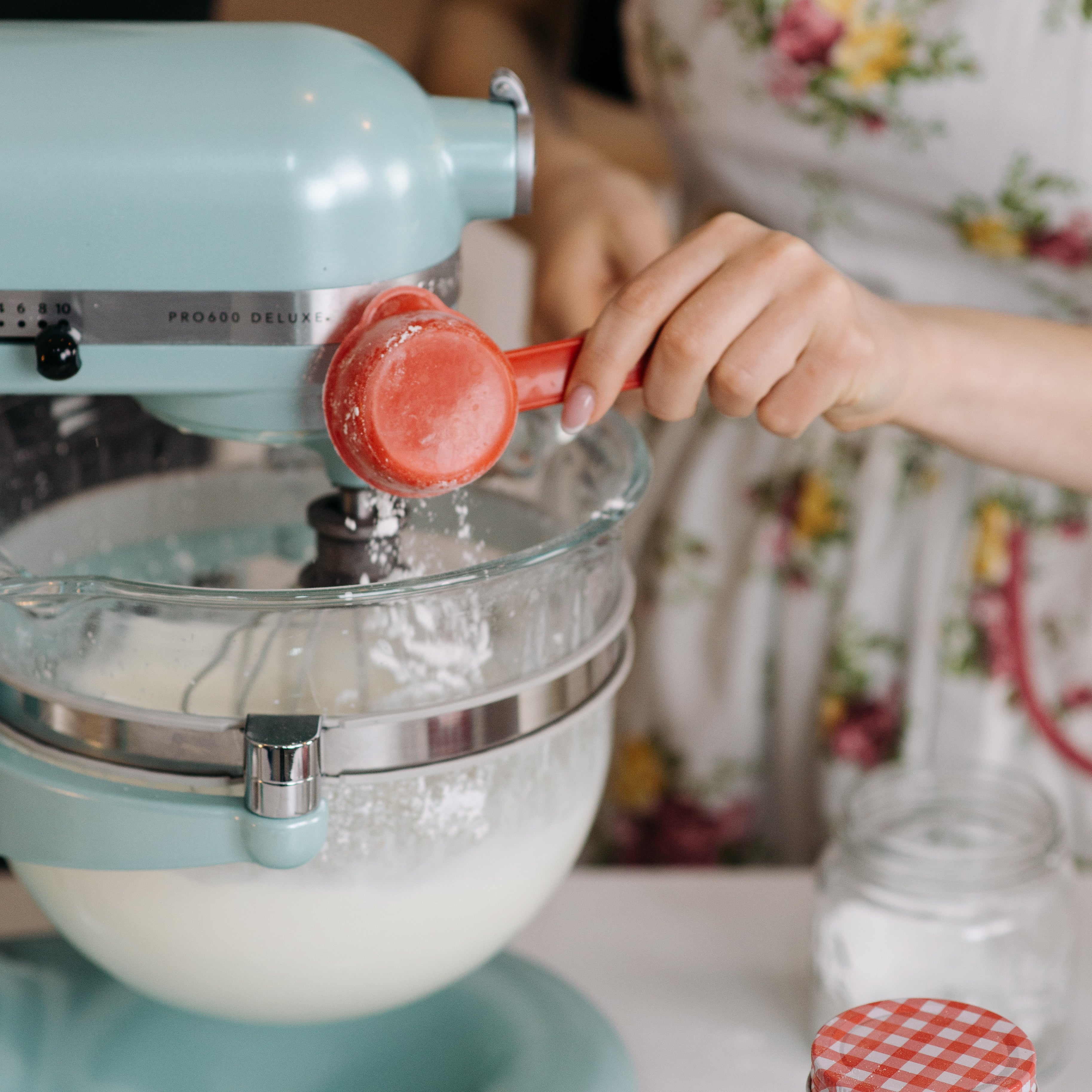 learning to bake a wedding cake