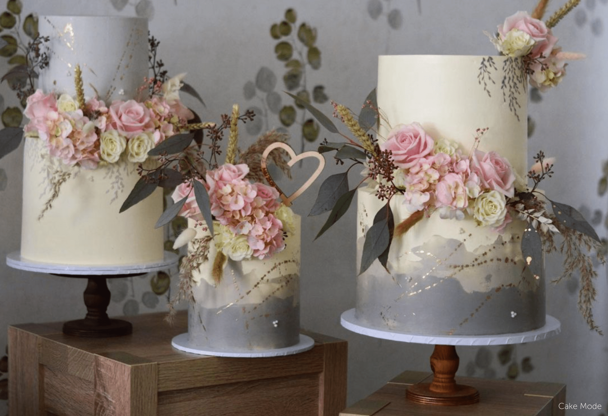 Neutral Cake Designs: How Restraint Can Build a Stronger Centrepiece