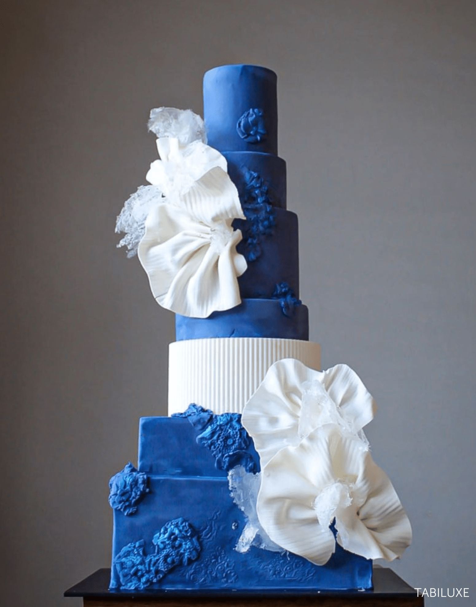 Round Reeded Cake Separator - Prop Options