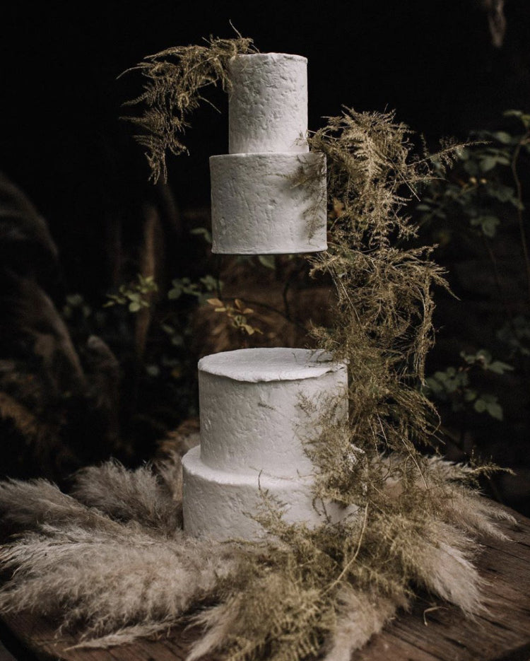Simply stunning floating cake utilising the Prop Options Floating side bar stainless steel cake separator with dried foliage/fern